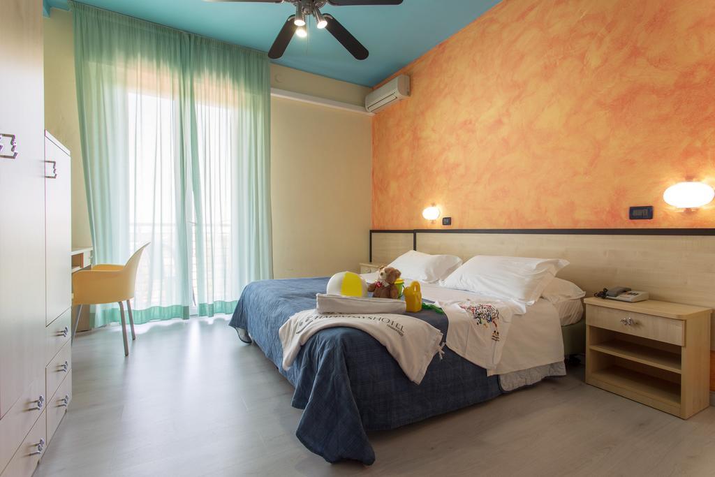 Hotel New Castle تْشيزيناتيكو الغرفة الصورة