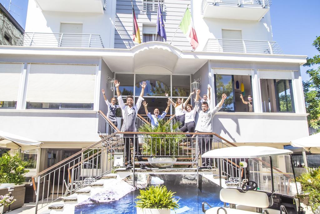 Hotel New Castle تْشيزيناتيكو المظهر الخارجي الصورة