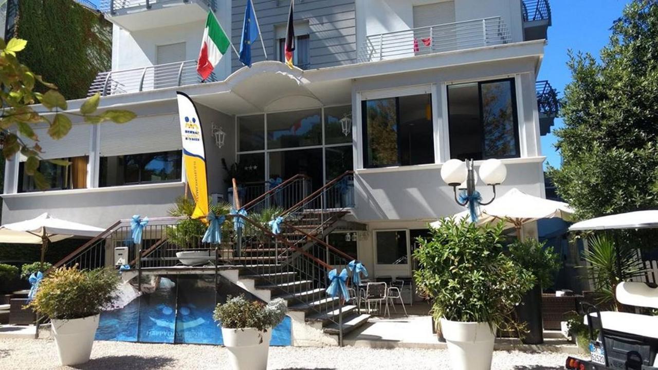 Hotel New Castle تْشيزيناتيكو المظهر الخارجي الصورة