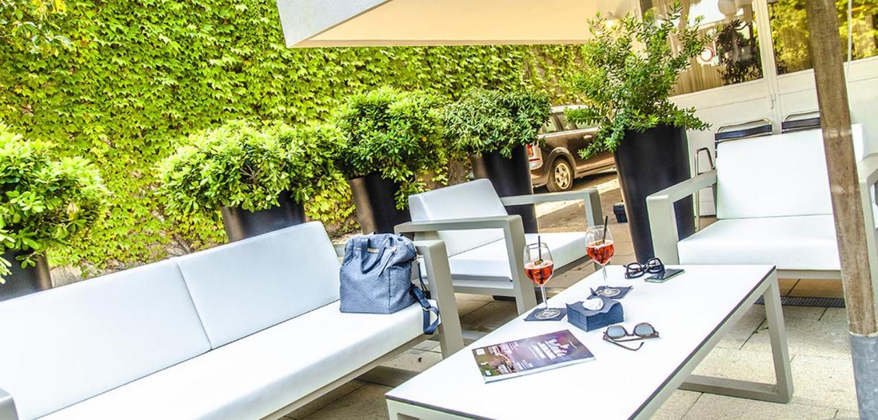 Hotel New Castle تْشيزيناتيكو المظهر الخارجي الصورة
