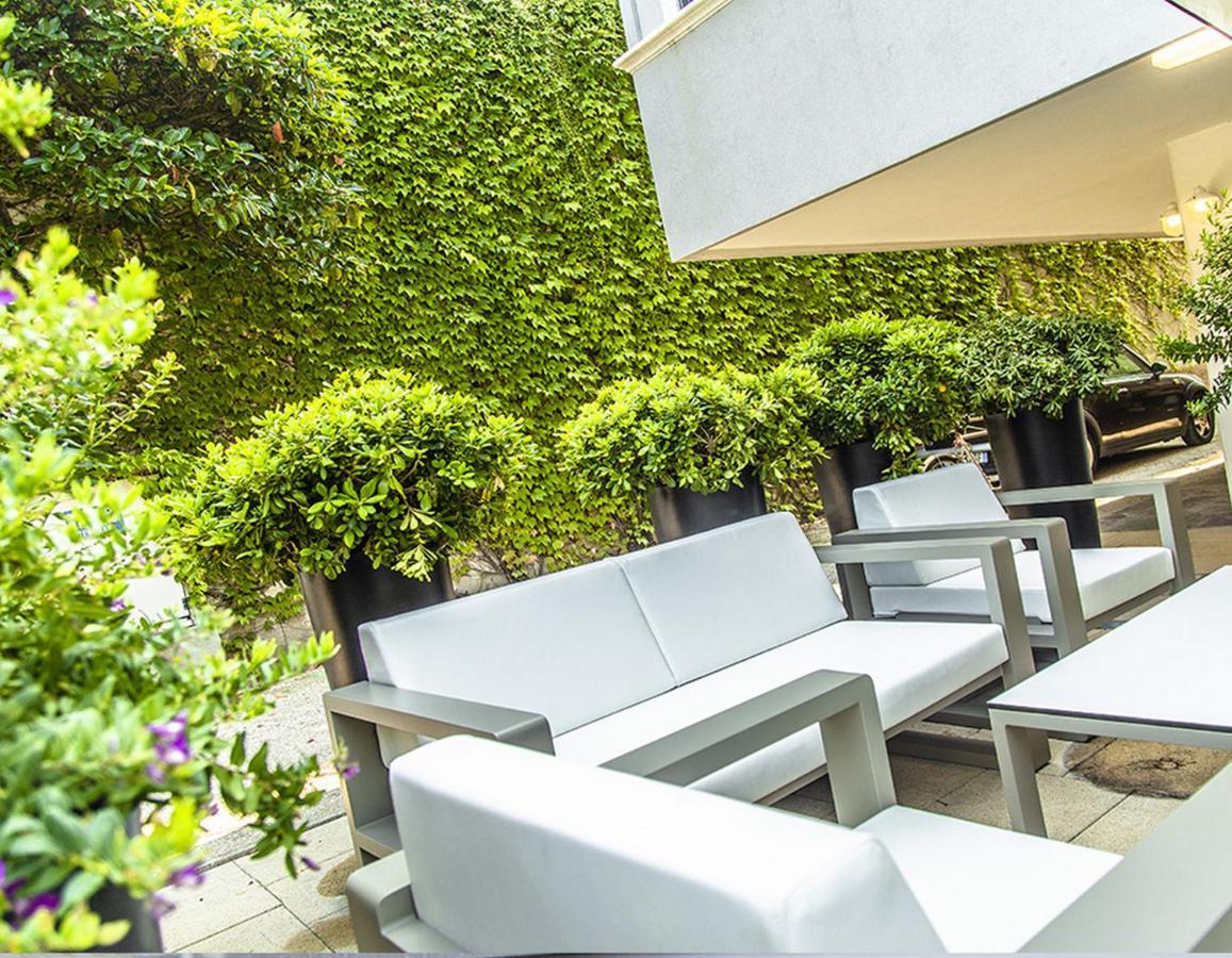 Hotel New Castle تْشيزيناتيكو المظهر الخارجي الصورة