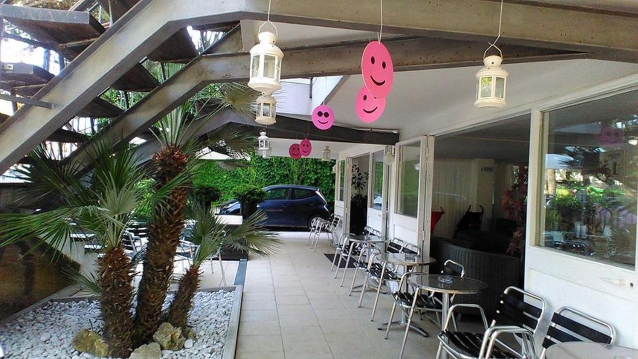 Hotel New Castle تْشيزيناتيكو المظهر الخارجي الصورة