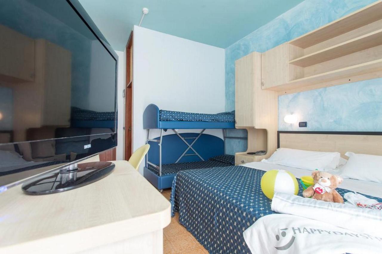 Hotel New Castle تْشيزيناتيكو المظهر الخارجي الصورة