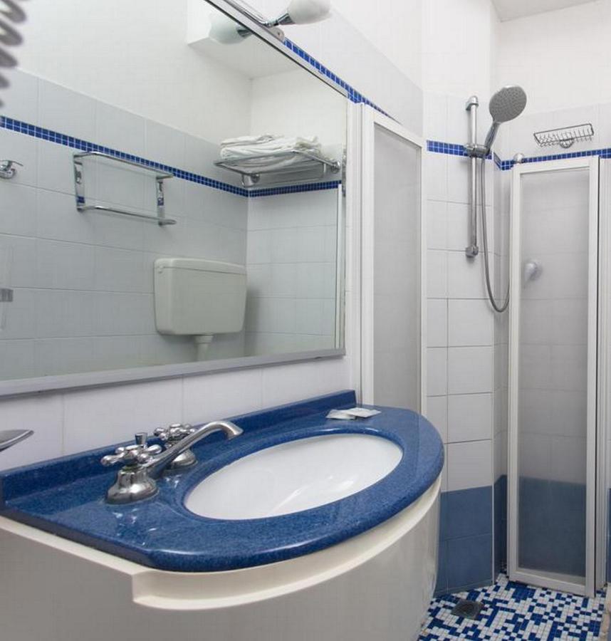 Hotel New Castle تْشيزيناتيكو المظهر الخارجي الصورة